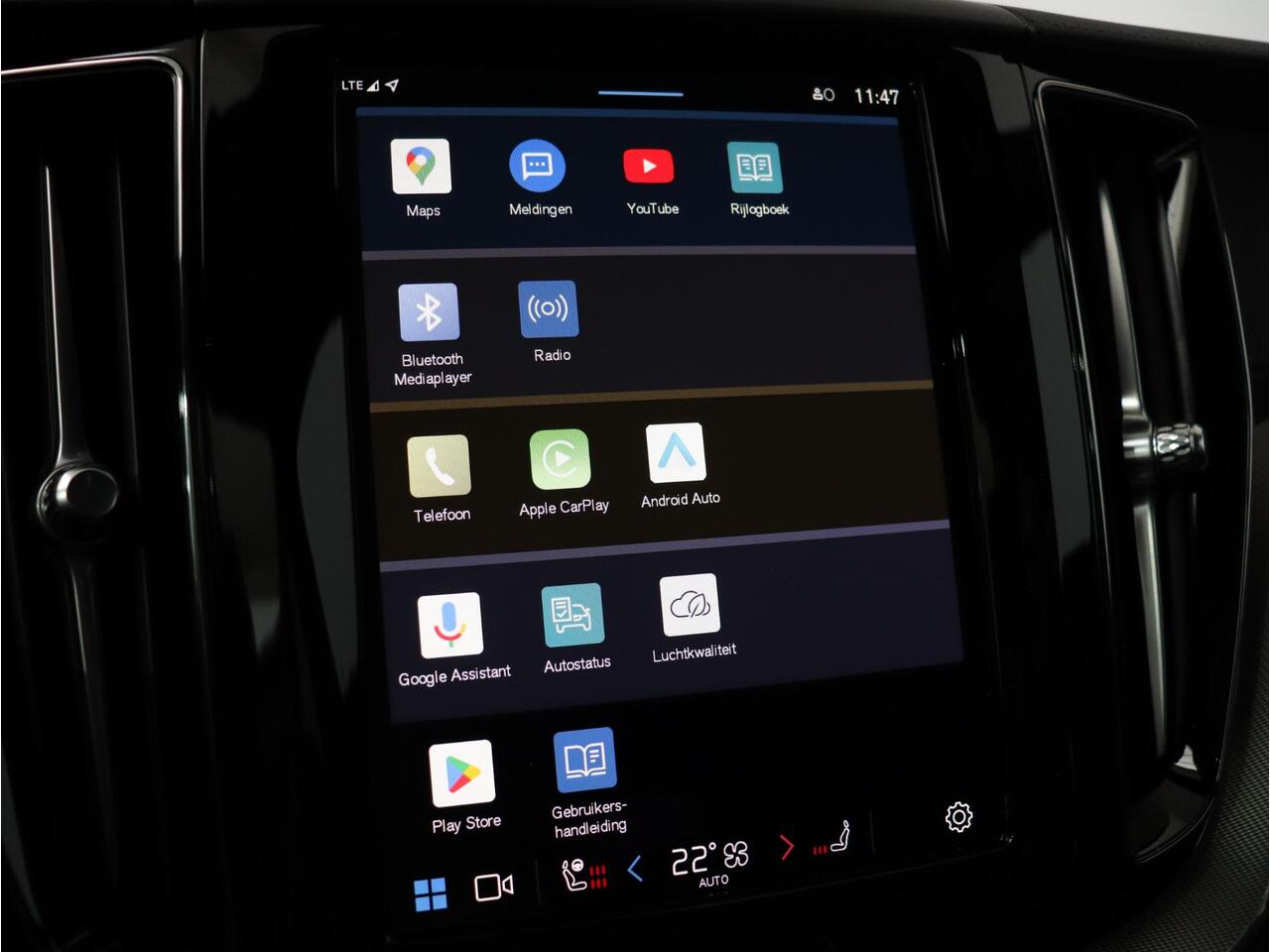 Volvo XC60 T6 AWD Plug-in hybrid Ultra Dark / Stoel+stuur+achterbankverwarming / Contourstoelen / Privacy glass / Elektr. bed. stoelen