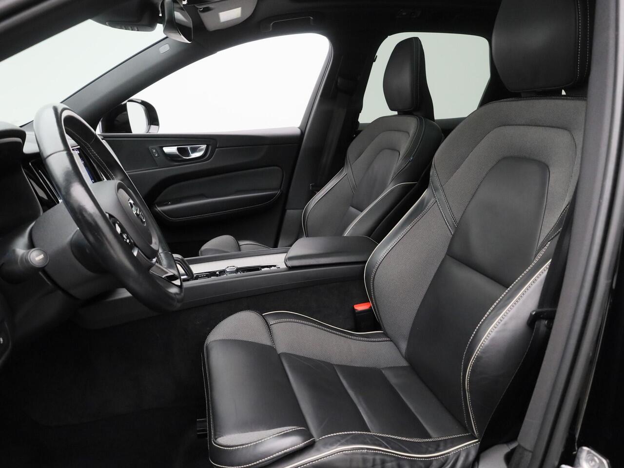 Volvo XC60 2.0 Recharge T6 AWD R-Design | PANO | ADAPTIVE | KEYLESS | STOEL- EN STUURVERW.