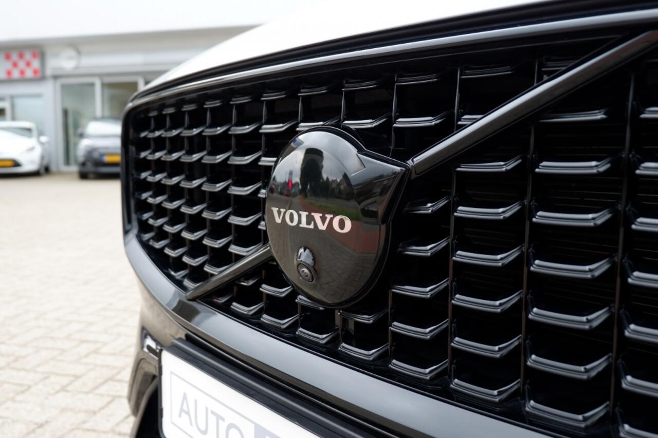 Volvo XC60 2.0 T6 AWD Plug in Hybrid 350PK Plus Black Edition Long Range