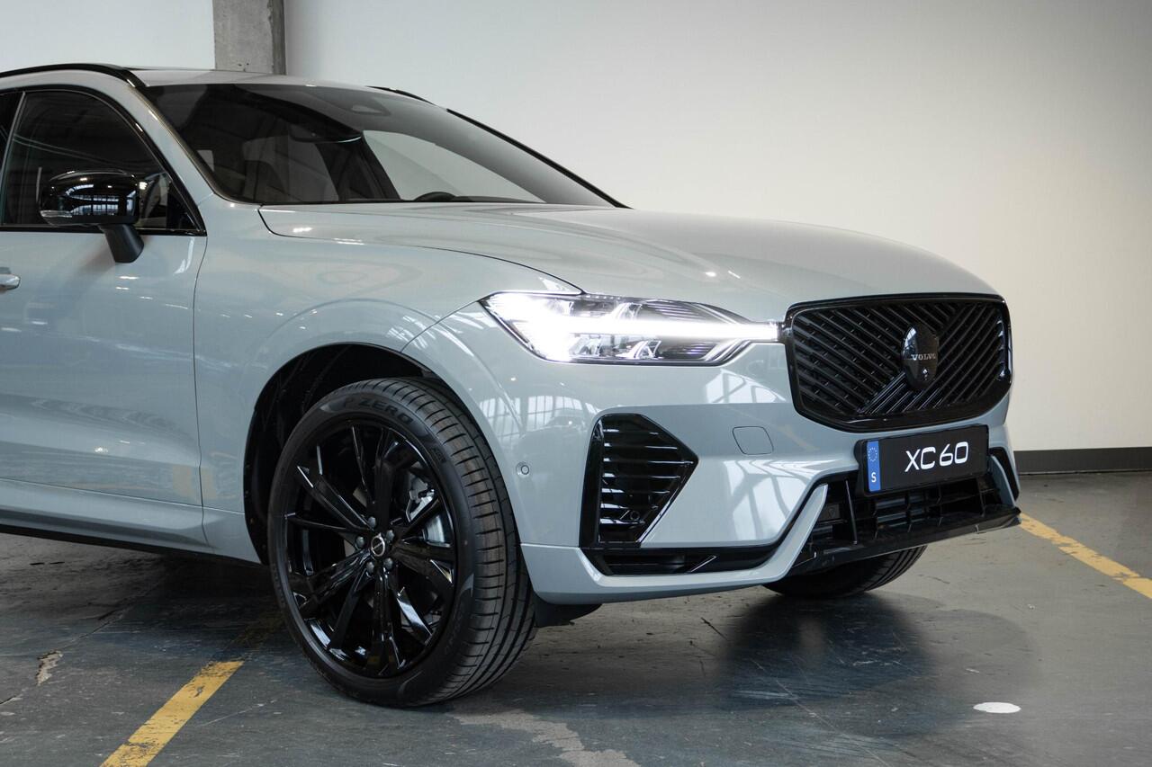 Volvo XC60 2.0 T6 Plug-in hybrid AWD Plus Black Edition | Verwacht Nov. 2025 | Luchtvering | 360º Camera | Schuif/Kantel-Panoramadak | Head-Up Display | 21" Lichtmetalen Wielen | Donkergetint Glas |