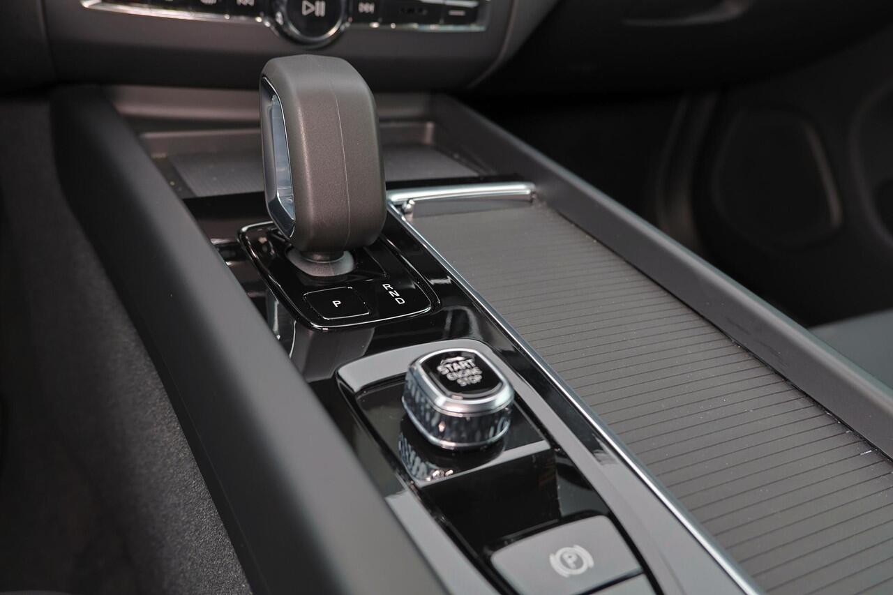 Volvo XC60 T6 Plug-in hybrid AWD Business Edition - FACELIFT - Adaptive Cruise Control - 360 graden camera - Google Infotainment - Harman Kardon Audio - Verwarmbaar stuurwiel - Verwarmbare voorstoelen - Verwarbare achterbank