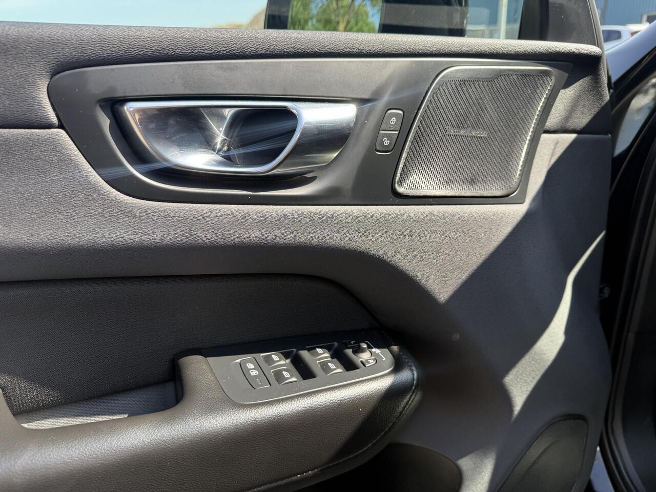 Volvo XC60 2.0 plug-in T6 AWD R-Design Trekhaak l CarPlay l Pano