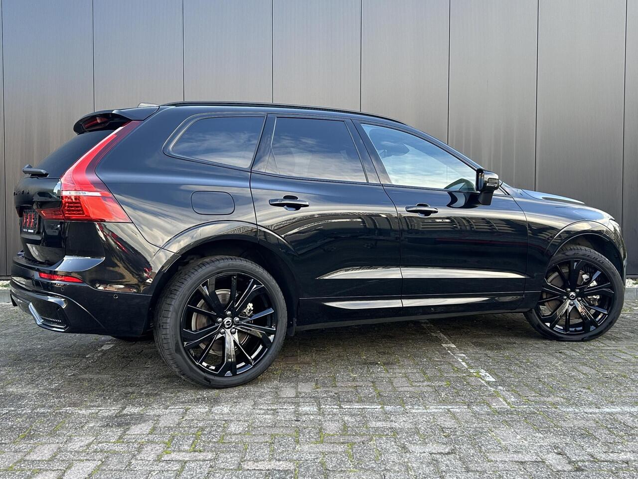 Volvo XC60 2.0 T6 Plug-in hybrid AWD Ultimate Black Edition / Harman Kardon / 360 Camera / 21 Inch / Getint glas /