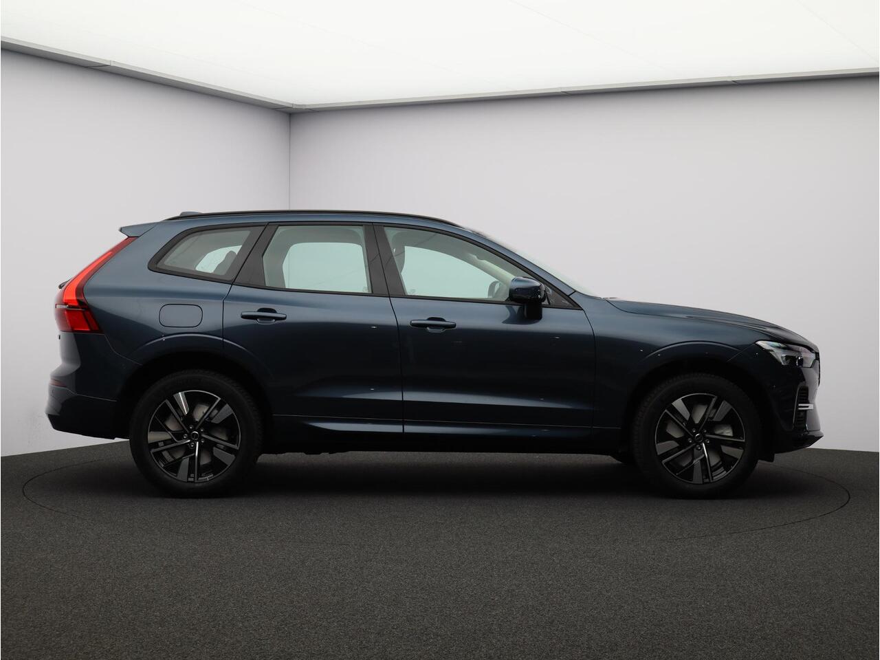 Volvo XC60 2.0 T6 Plug-in hybrid AWD Essential / Adaptive Cruise / Stoel+Stuurverwarming / 19" Wielen / All-Seasonbanden / BLIS / Pilot Assist / Parkeersensoren Voor+Achter /