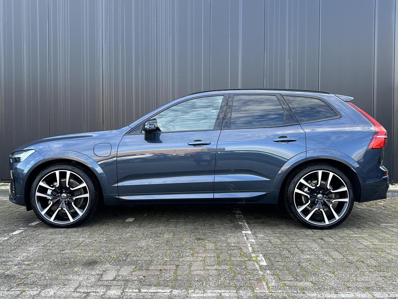 Volvo XC60 2.0 T6 Plug-in hybrid AWD Ultra Dark Panorama dak / B&W Audio / 360 camera / Tailored Wool bekleding / Geint. zitting verhogers achterbank / Elektr. stoelverstelling / Trekhaak