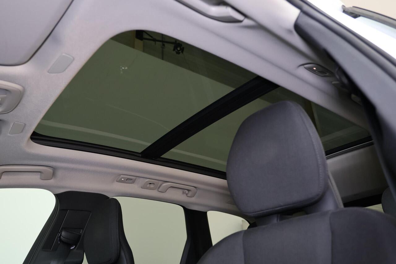 Volvo XC60 T6 Recharge AWD Inscription Expression - LONG RANGE - Panorama/schuifdak - IntelliSafe Assist - Harman/Kardon audio - Adaptieve LED koplampen - Parkeercamera achter - Verwarmde voorstoelen & stuur - Parkeersensoren voor & achter - Draadloze tel. lader - E