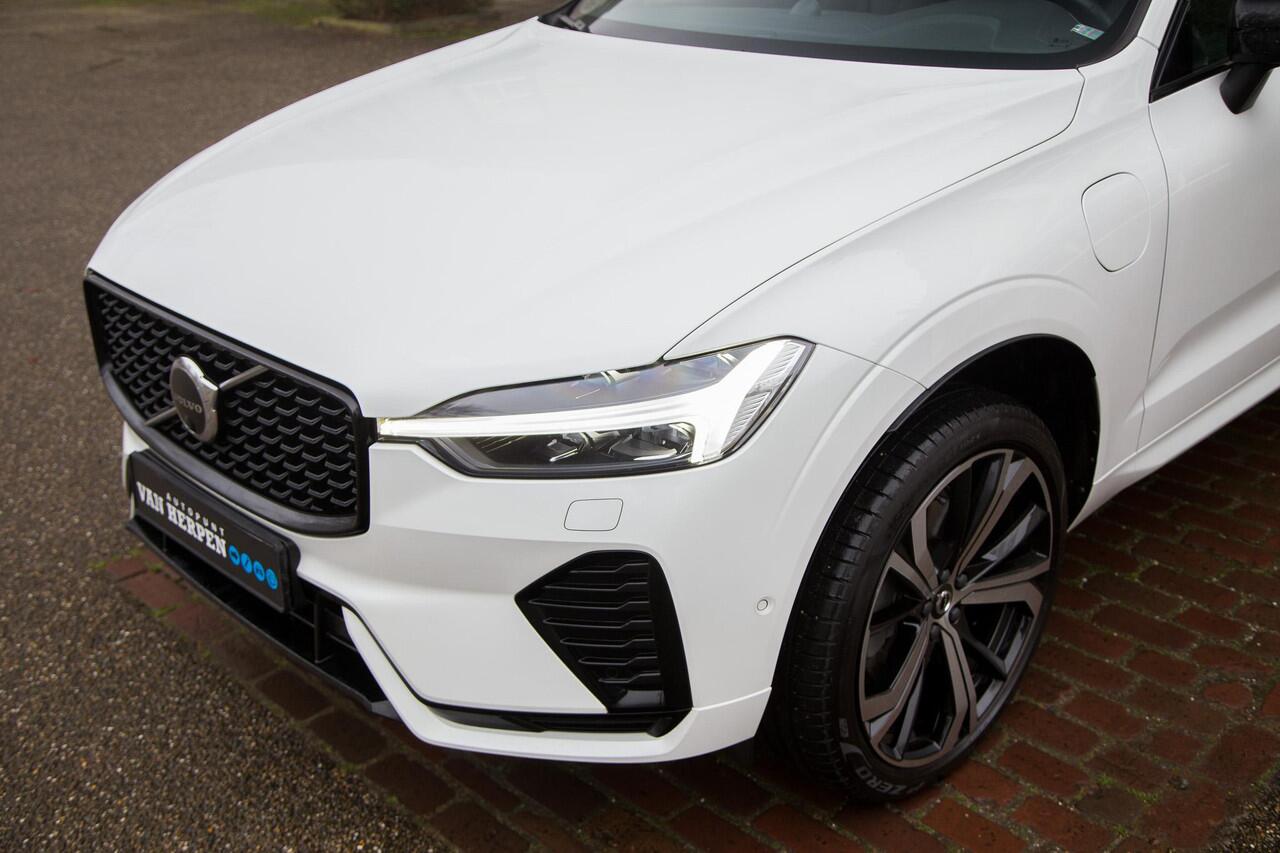 Volvo XC60 2.0 T8 Plug-in hybrid AWD R-Design Trekhaak | Pano | Luchtvering | Bowers & Wilkins