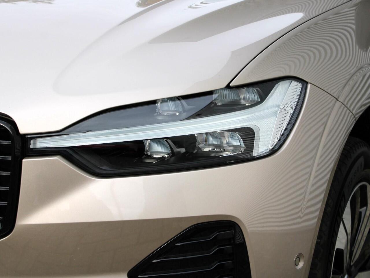 Volvo XC60 2.0 T6 Plug-in hybrid AWD Plus Dark Automaat / Panoramadak / Trekhaak / 360* camera / All Seasonbanden