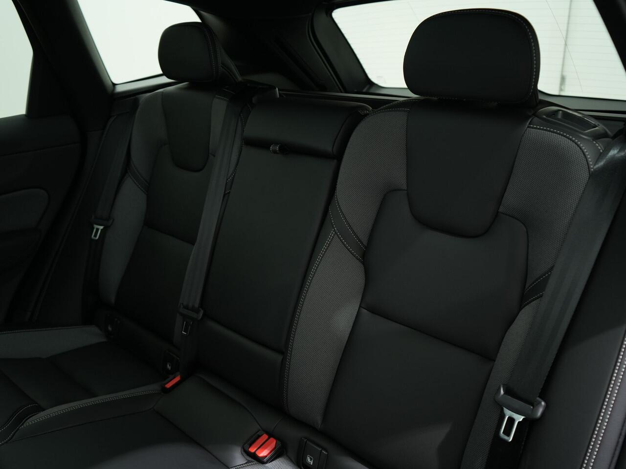 Volvo XC60 2.0 T8 RECHARGE AWD 455PK PLUS BLACK EDITION AUT8 MY26 | Facelift | Pilot Assist | Privacy Glass