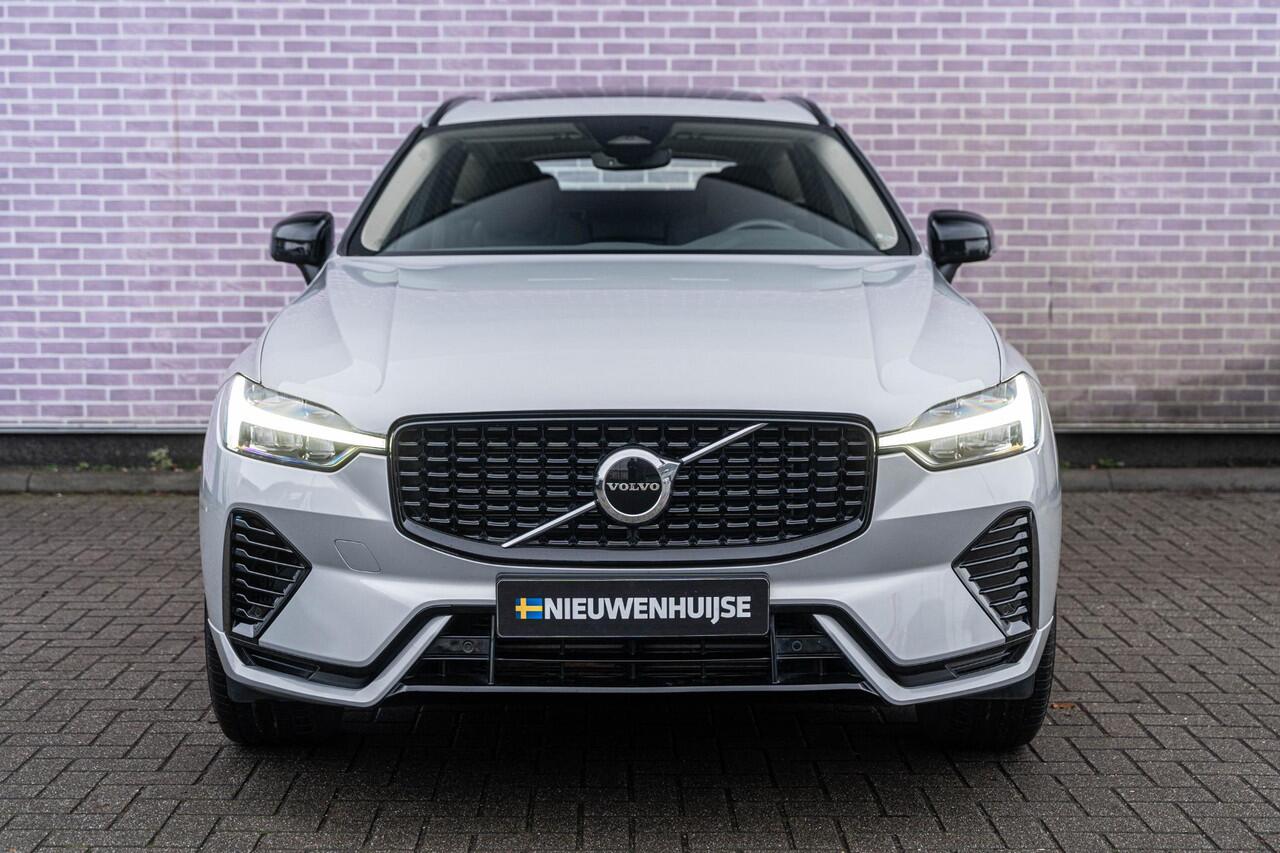 Volvo XC60 T6 Plug-in hybrid AWD Plus Dark | Google | Long Range | Schuif-/Kanteldak | Camera | Trekhaak | Adaptieve Cruise Control | Lederen Bekleding | Elek. Stoelen | Stoelverwarming Voor + Achter | Zitverlenging | Stuurverwarming | Memory | 19" LM