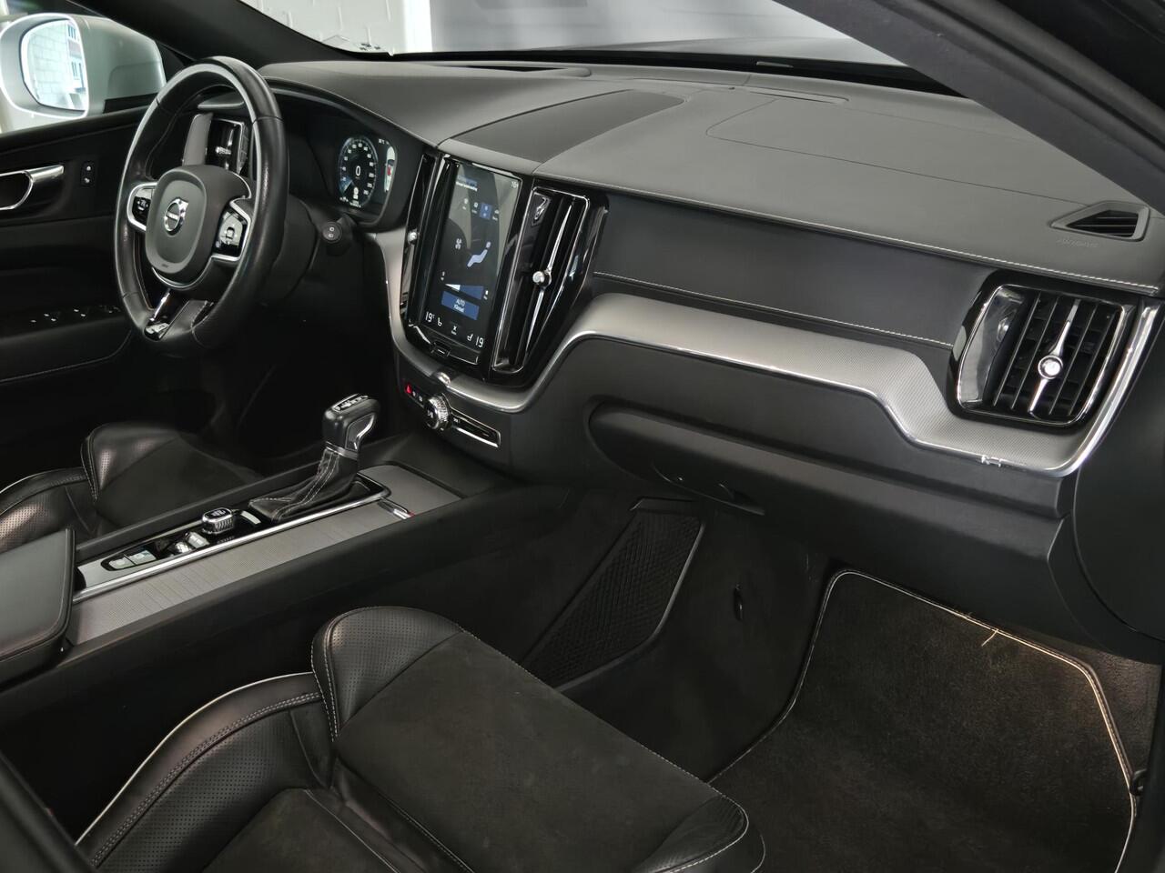 Volvo XC60 2.0 T5 R-Design | 21 INCH LM VELGEN | PANORAMADAK | 360 CAMERA | TREKHAAK |