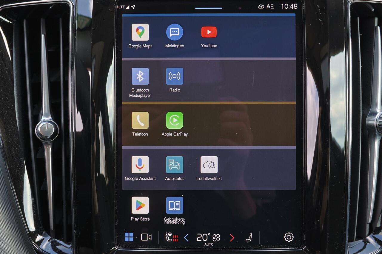 Volvo XC60 T8 Recharge AWD Plus Dark - Luchtvering - Panorama/schuifdak - IntelliSafe Assist & Surround - 360º Camera - Harman/Kardon audio - Adaptieve LED koplampen - Verwarmde voorstoelen, stuur & achterbank - Parkeersensoren voor & achter - Elektr. bedienb. voors