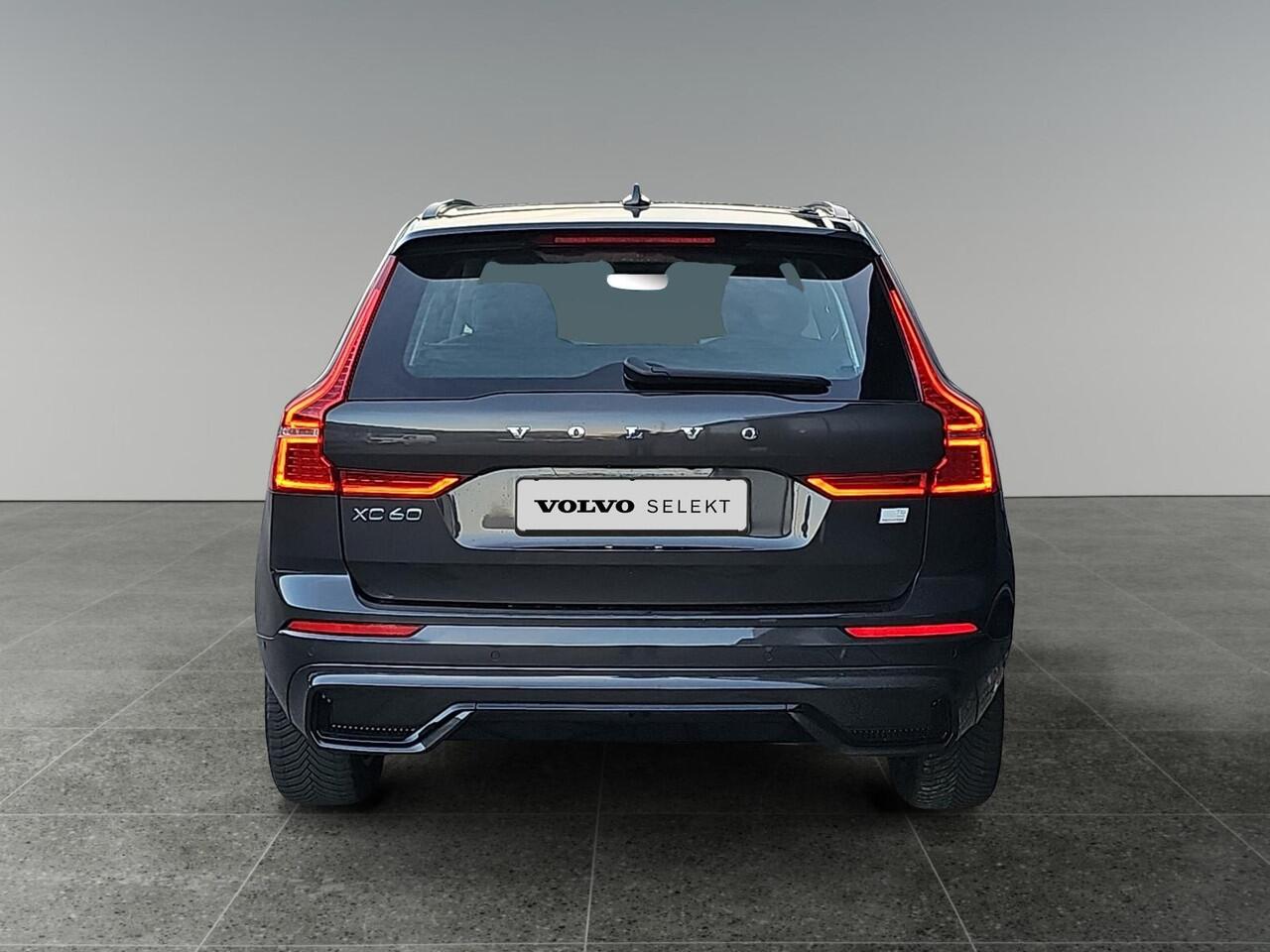 Volvo XC60 2.0 T6 Plug-in hybrid AWD Plus Dark | Trekhaak | 360 graden camera | Stoelverwarming | Panoramadak |