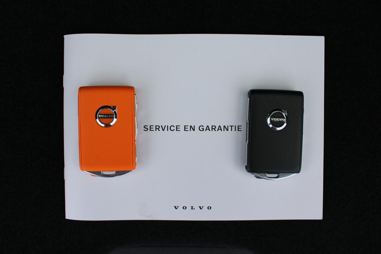 Volvo XC60 T6 Plug-in hybrid AWD Plus Dark | Schuif/kanteldak | El. Trekhaak | 360 Camera | Verw. Voorstoelen & stuurwiel