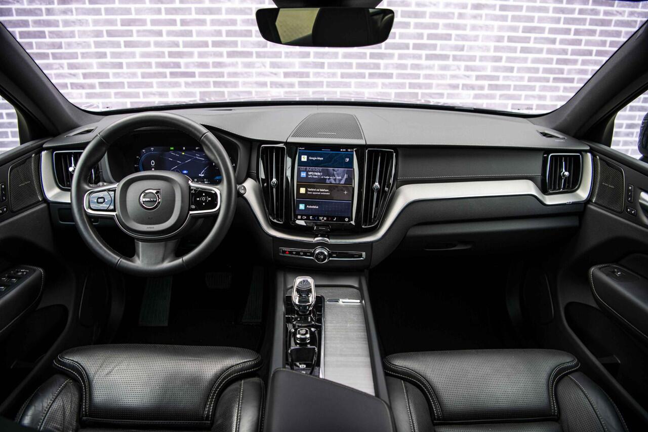 Volvo XC60 2.0 T6 Plug-in hybrid AWD Ultimate Black Edition | Trekhaak | Stoelventilatie en Massage | Adaptieve Cruise Control | Harman Kardon |