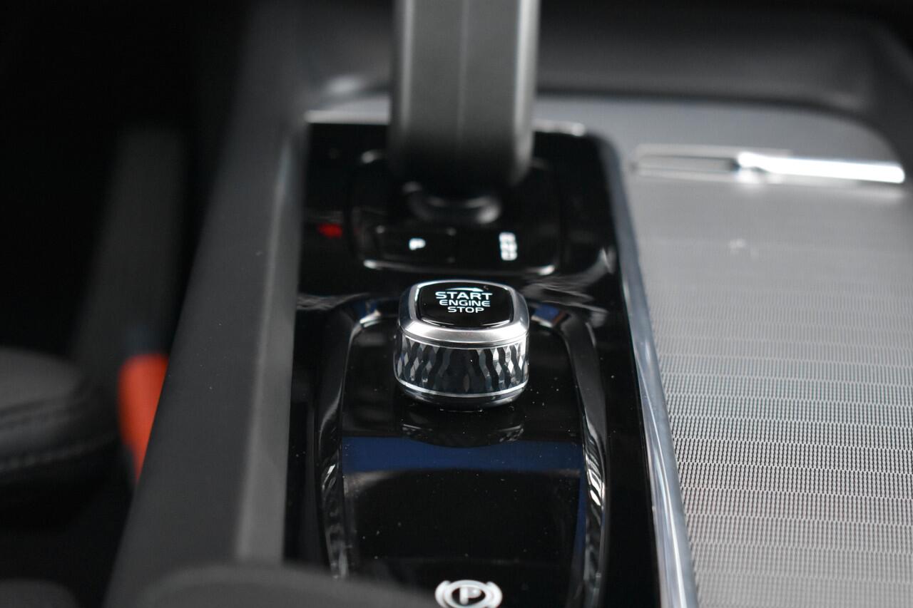 Volvo XC60 T6 350PK Plug-in hybrid AWD Ultra Dark | Trekhaak | 360 Camera |