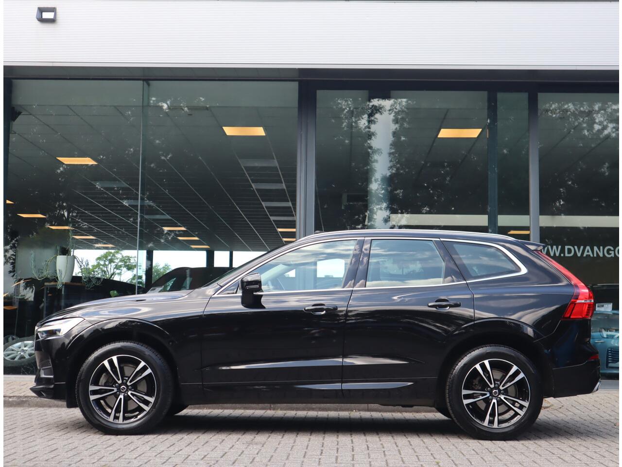 Volvo XC60 2.0 B5 250 PK Momentum Exclusive / Panoramadak