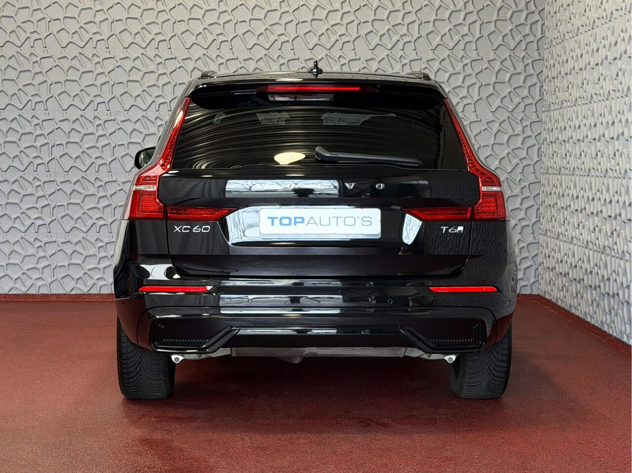 Volvo XC60 2.0 T6 350 PK PHEV AWD PLUS DARK + LONG RANGE PANO HARMAN-KARDON 360CAM ELEK.KLEP STUUR/STOEL VERW. Plug in Hybrid ? Top Auto's Wijchen , Altijd een Ruim aanbod van Volvo's i BUSINESS / CORE / BRIGHT / DARK / ULTRA DARK / PLUS DARK / BLACK EDITION / ES