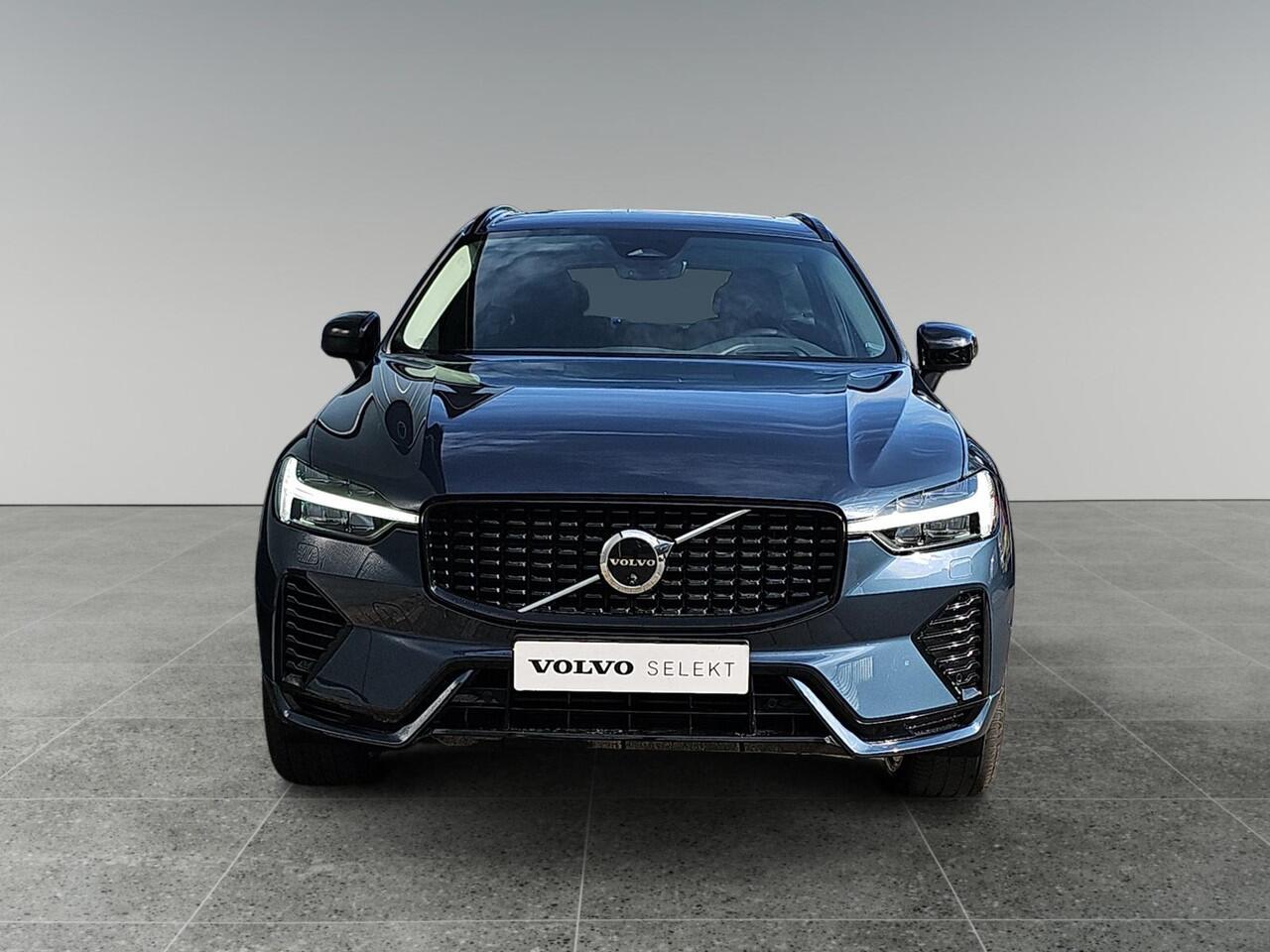 Volvo XC60 2.0 T6 Plug-in hybrid AWD Ultimate Dark | Head up Display | Stoelverwarming | Trekhaak | 360 graden Camera |