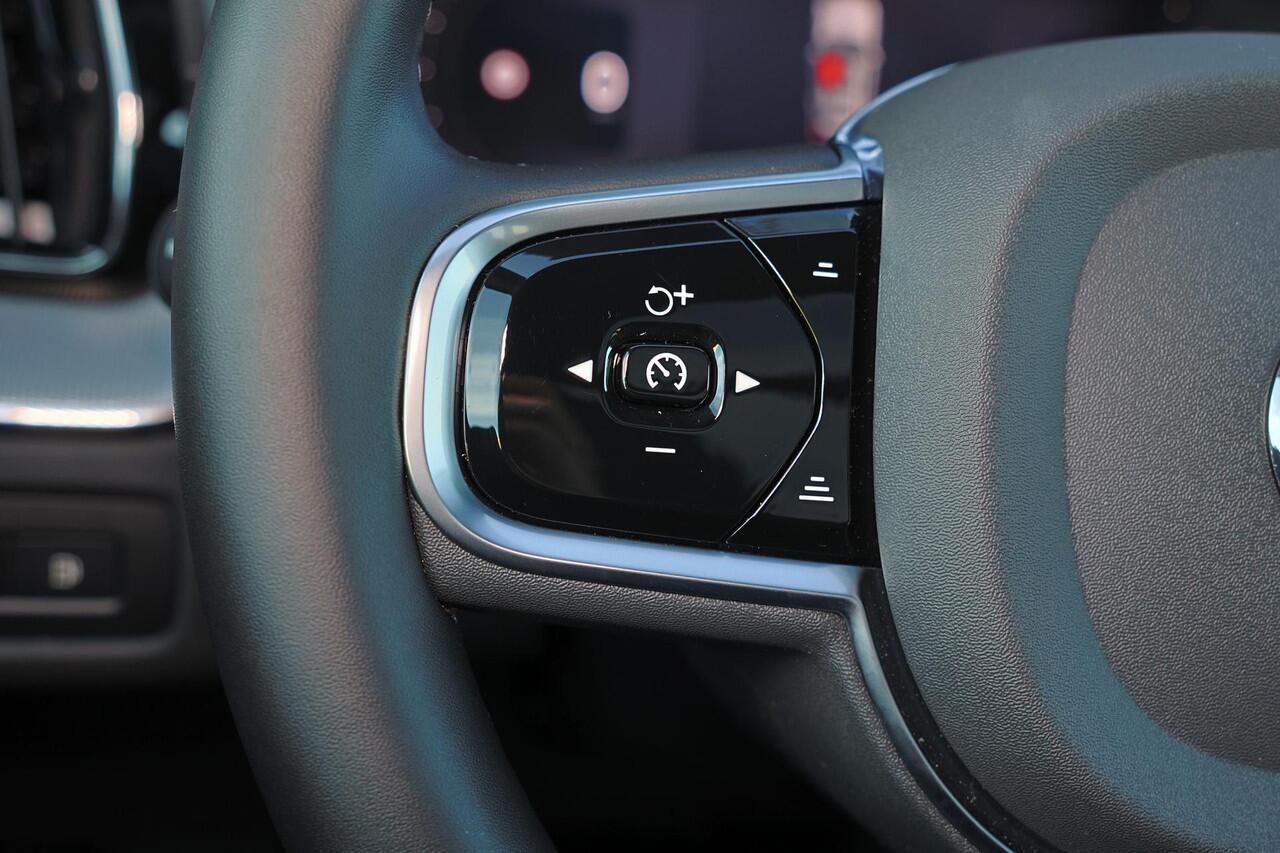 Volvo XC60 T6 Recharge AWD Ultra Black Edition - Panorama/schuifdak - IntelliSafe Assist & Surround - 360º Camera - Harman/Kardon audio - Adaptieve LED koplampen - Verwarmde voorstoelen, stuur & achterbank - Parkeersensoren voor & achter - Elektr. bedienb. voorstoel