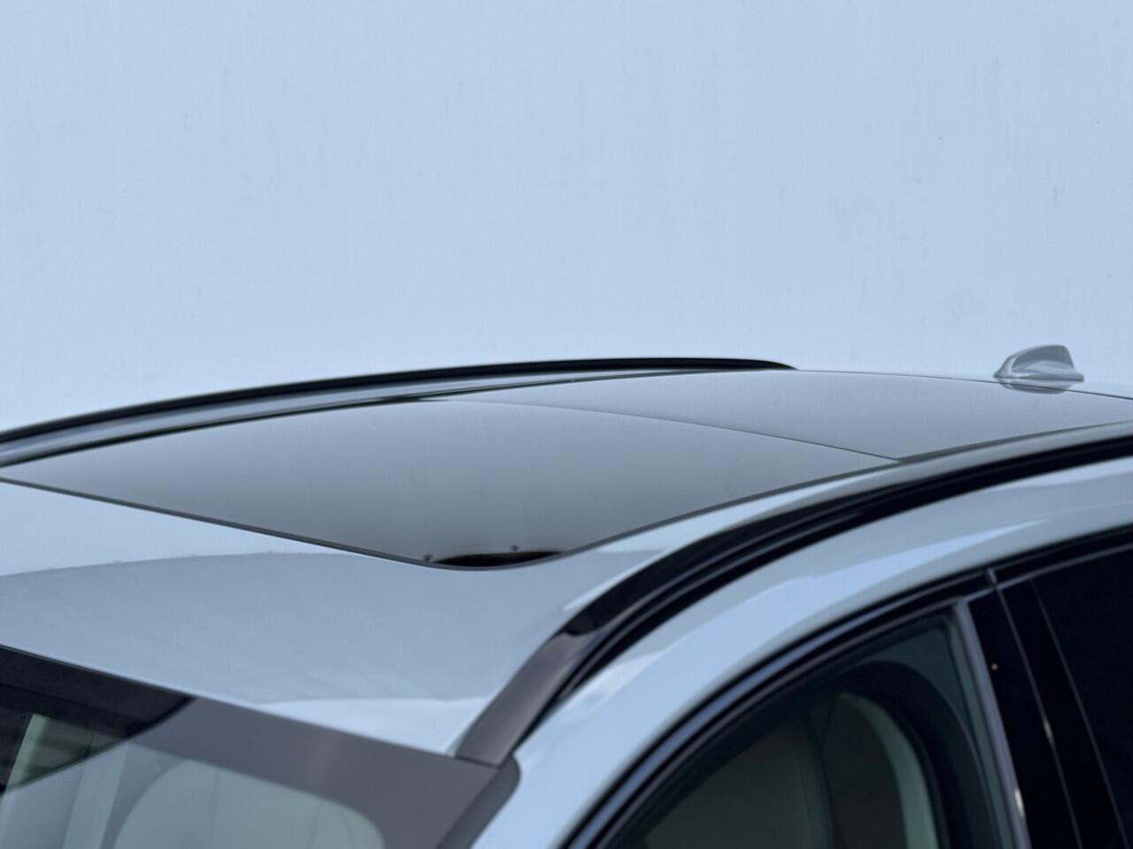 Volvo XC60 2.0 T6 Plug-in hybrid AWD Ultimate Dark Luchtvering | 21 inch wielen | Massage | 360 Camera