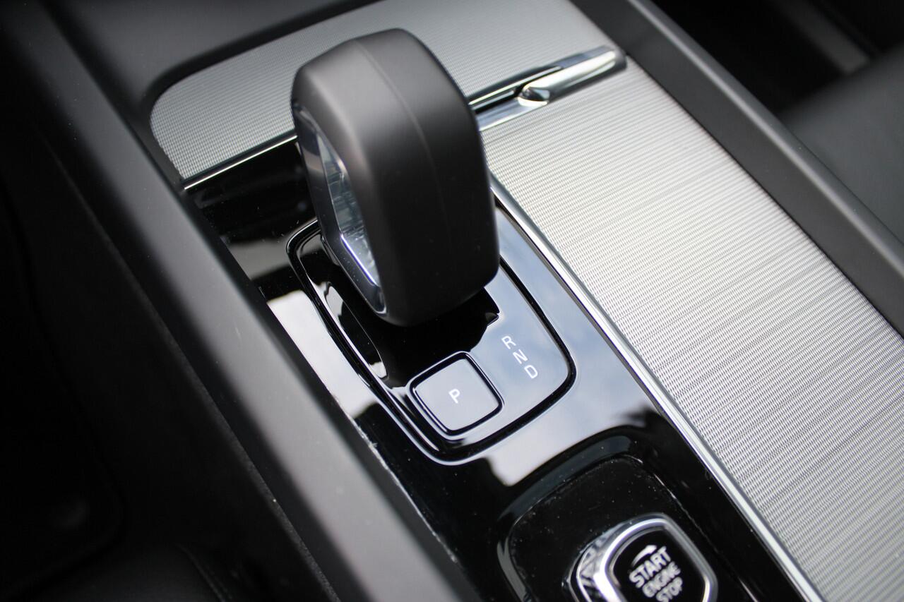 Volvo XC60 2.0 T8 Plug-in hybrid AWD Plus Dark | Head-Up | H&K | Panoramadak | 360 Camera