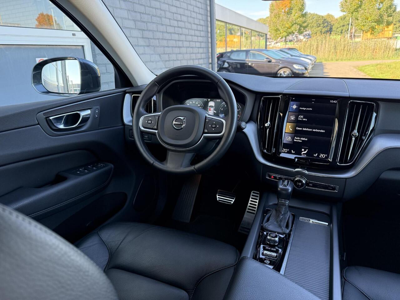 Volvo XC60 2.0 T4 Momentum | Trekhaak | Leder | Stoelverwarming | All season banden | Smartphone integratie | Navigatie | Camera |