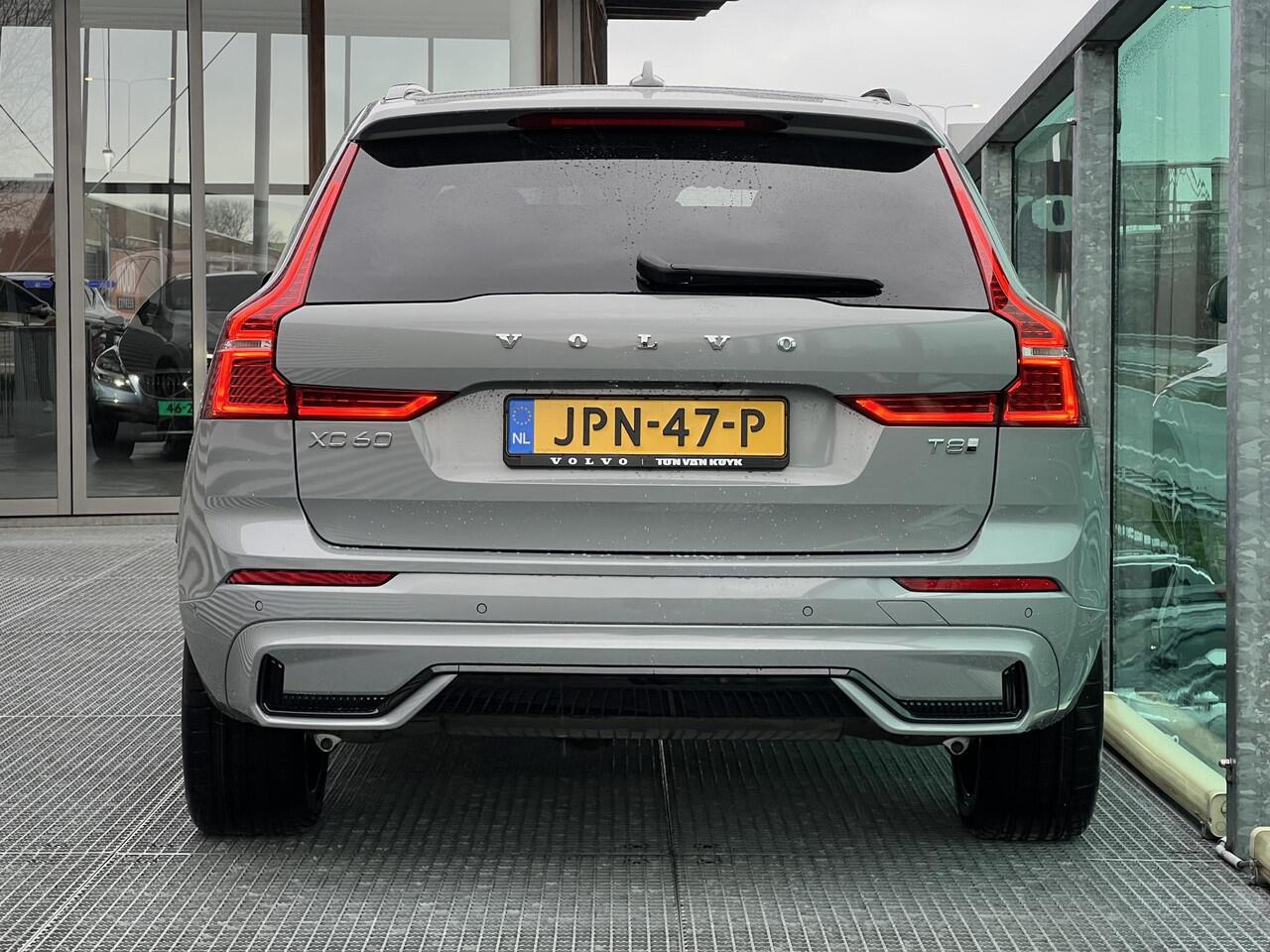 Volvo XC60 2.0 T8 Plug-in hybrid AWD Ultra Dark PHEV, Automaat, 21 inch, Panoramadak, Bowers&Wilkins audio, Stoelverwarming, Stuurverwarming, Trekhaak semi elektrisch wegklapbaar, Gelaagde- en getinte ramen