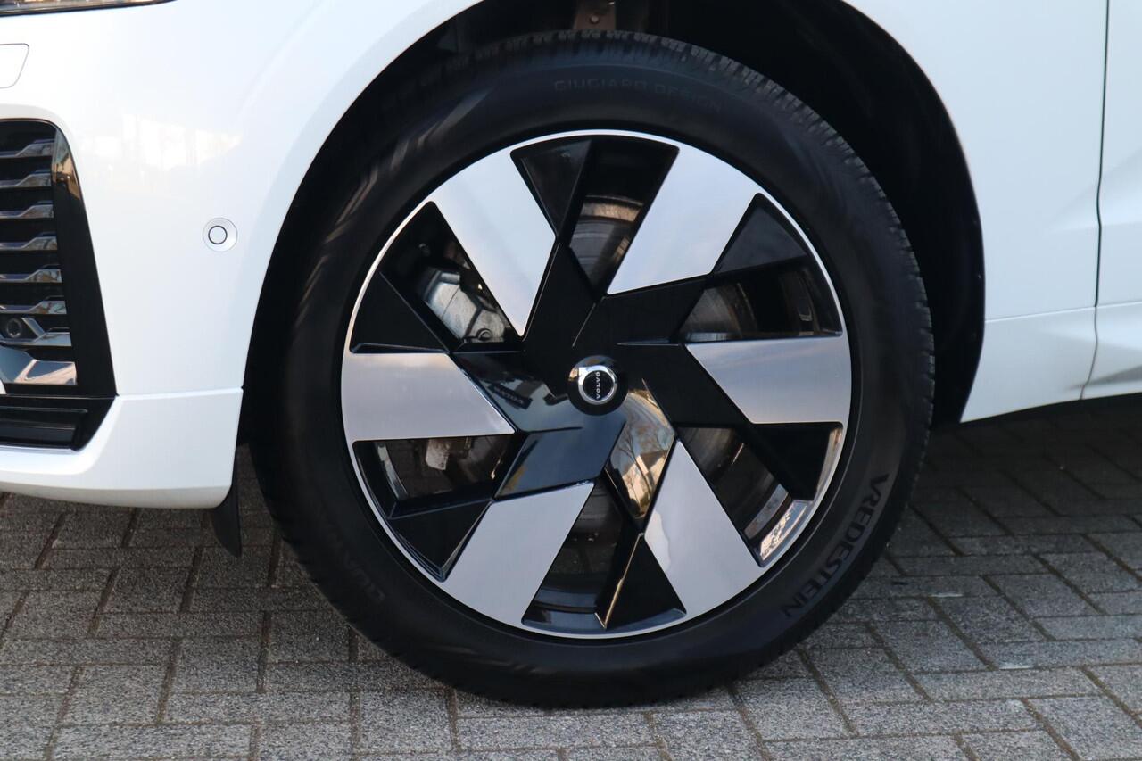 Volvo XC60 2.0 T6 Plug-in hybrid AWD Ultimate Dark | Schuif-/ kanteldak| Head-up display| Harman Kardon audiosysteem| Stoelverwarming voor + achter| Stuurwielverwarming| Semi- elektrisch inklapbare trekhaak|