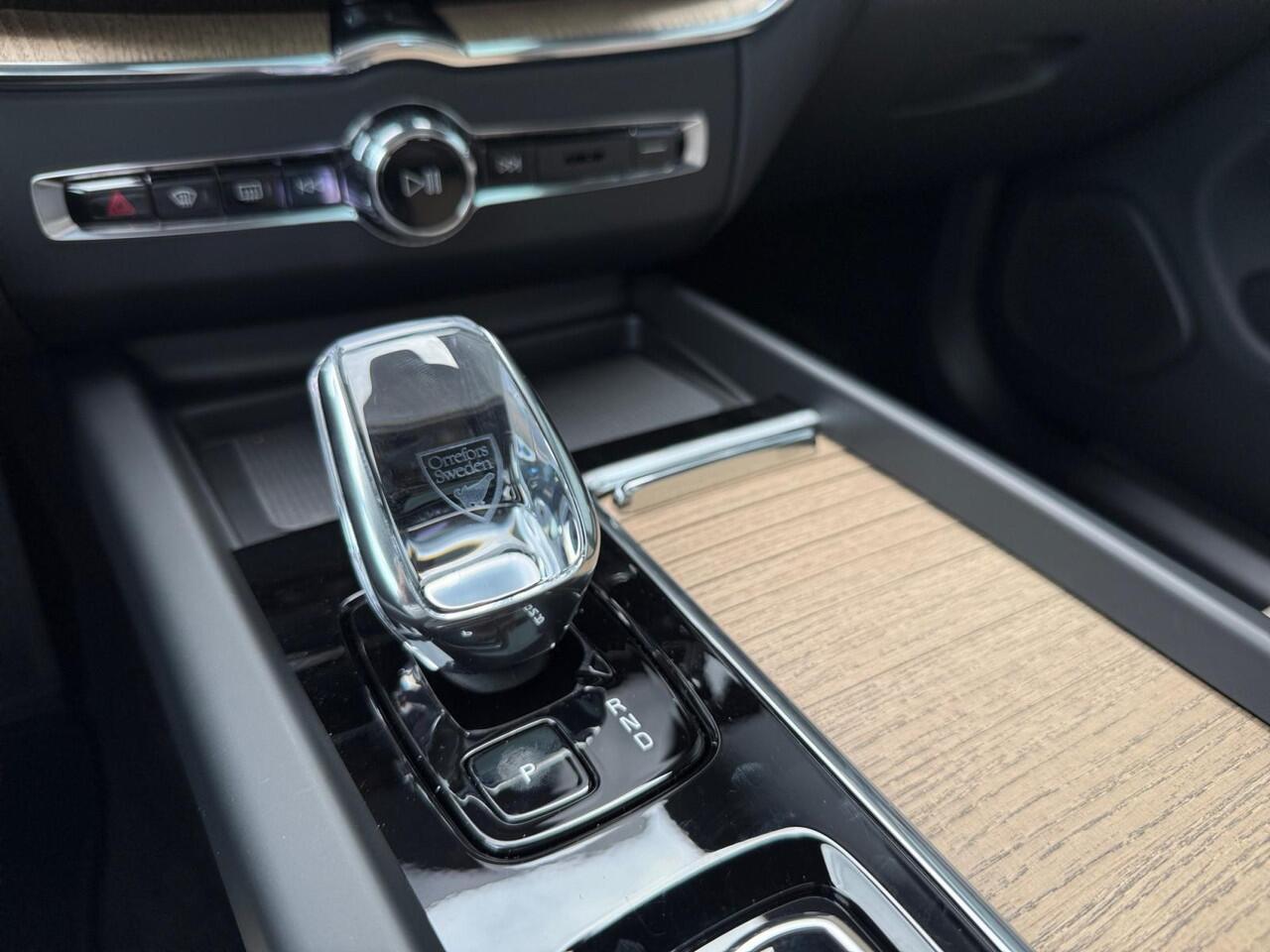 Volvo XC60 2.0 T6 Plug-in hybrid AWD Ultra Bright | Luchtvering | Cardamom Interieur | Harman/Kardon Audio | Panoramadak |