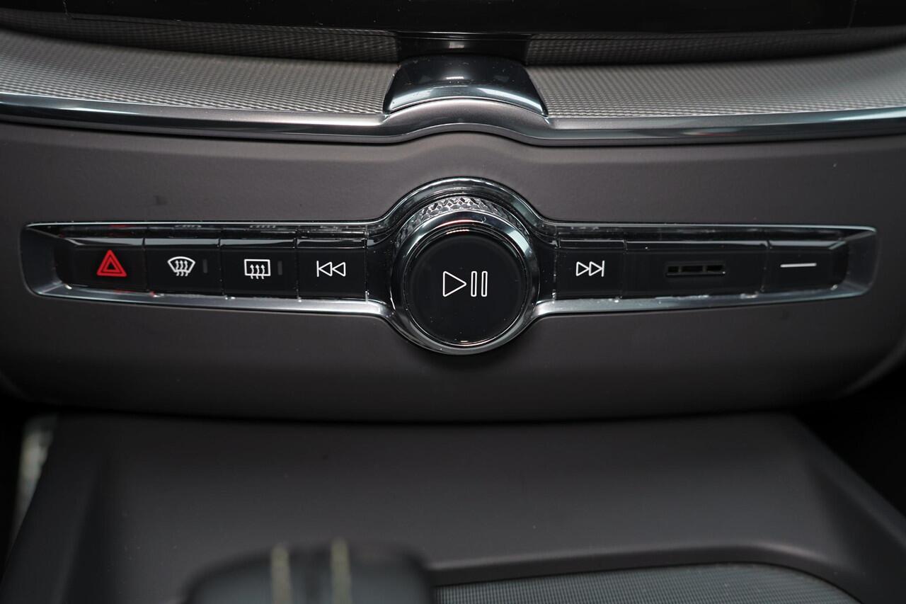 Volvo XC60 T6 Recharge AWD R-Design - Long Range - Panorama/schuifdak - IntelliSafe Assist - Harman/Kardon audio - Adaptieve LED koplampen - Parkeercamera achter - Verwarmde voorstoelen, stuur & achterbank - Parkeersensoren voor & achter - Nappa Leder - Elektr. bedi