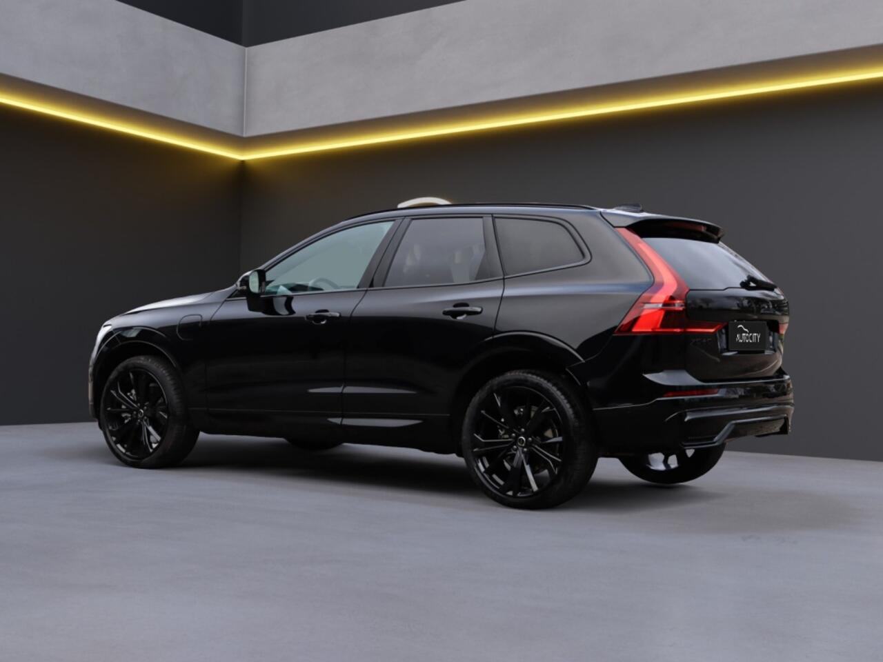 Volvo XC60 MY26 T6 Plus Black Edition Recharge Plug-In Hybrid AWD Pano l 36