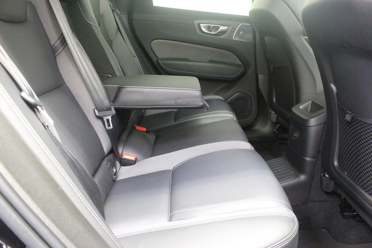 Volvo XC60 T6 Plug-in hybrid AWD R-Design | Rijklaarprijs | Trekhaak | Bowers Wilkins | Long Range |