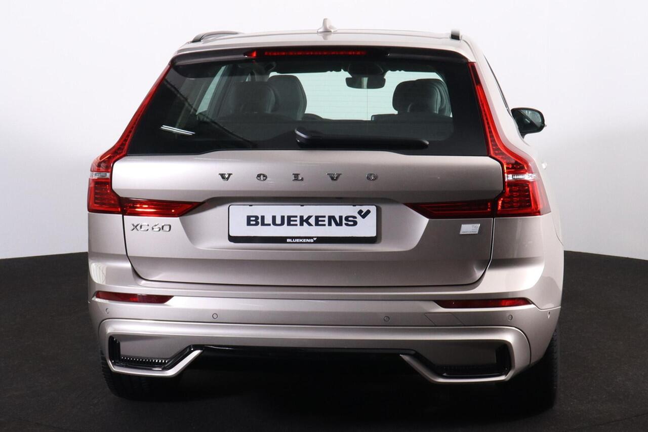 Volvo XC60 T6 Recharge AWD Ultimate Dark - Luchtvering - Panorama/schuifdak - IntelliSafe Assist & Surround - 360º Camera - Bowers & Wilkins audio - Verwarmde voorstoelen, stuur & achterbank - Parkeersensoren voor & achter - Elektr. bedienb. voorstoelen met geheugen
