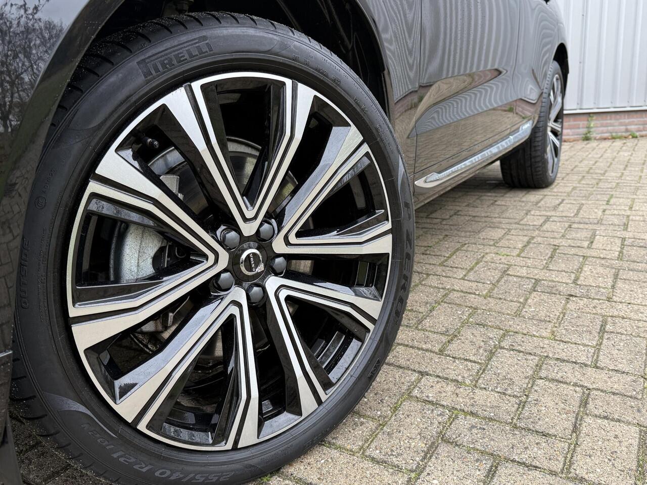 Volvo XC60 2.0 T8 Plug-in hybrid AWD Ultimate Bright | Schuif/kanteldak| Head-up Display| 360-camera| Gelaagd Glas | Trekhaak |