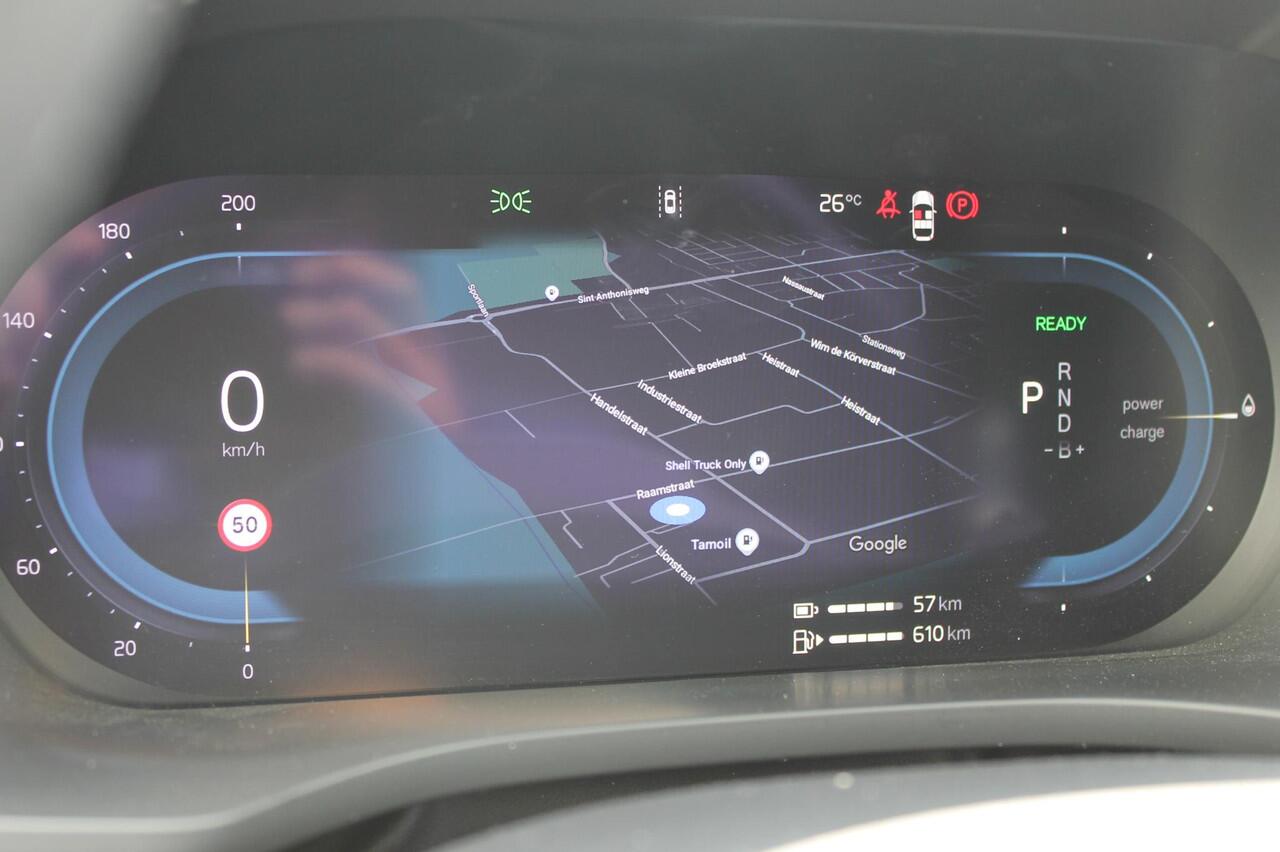 Volvo XC60 T6 350PK Plug-in hybrid AWD Plus Dark Long Range / Semi elektrisch wegklapbare trekhaak / Lederen bekleding / Panoramisch schuif-kanteldak