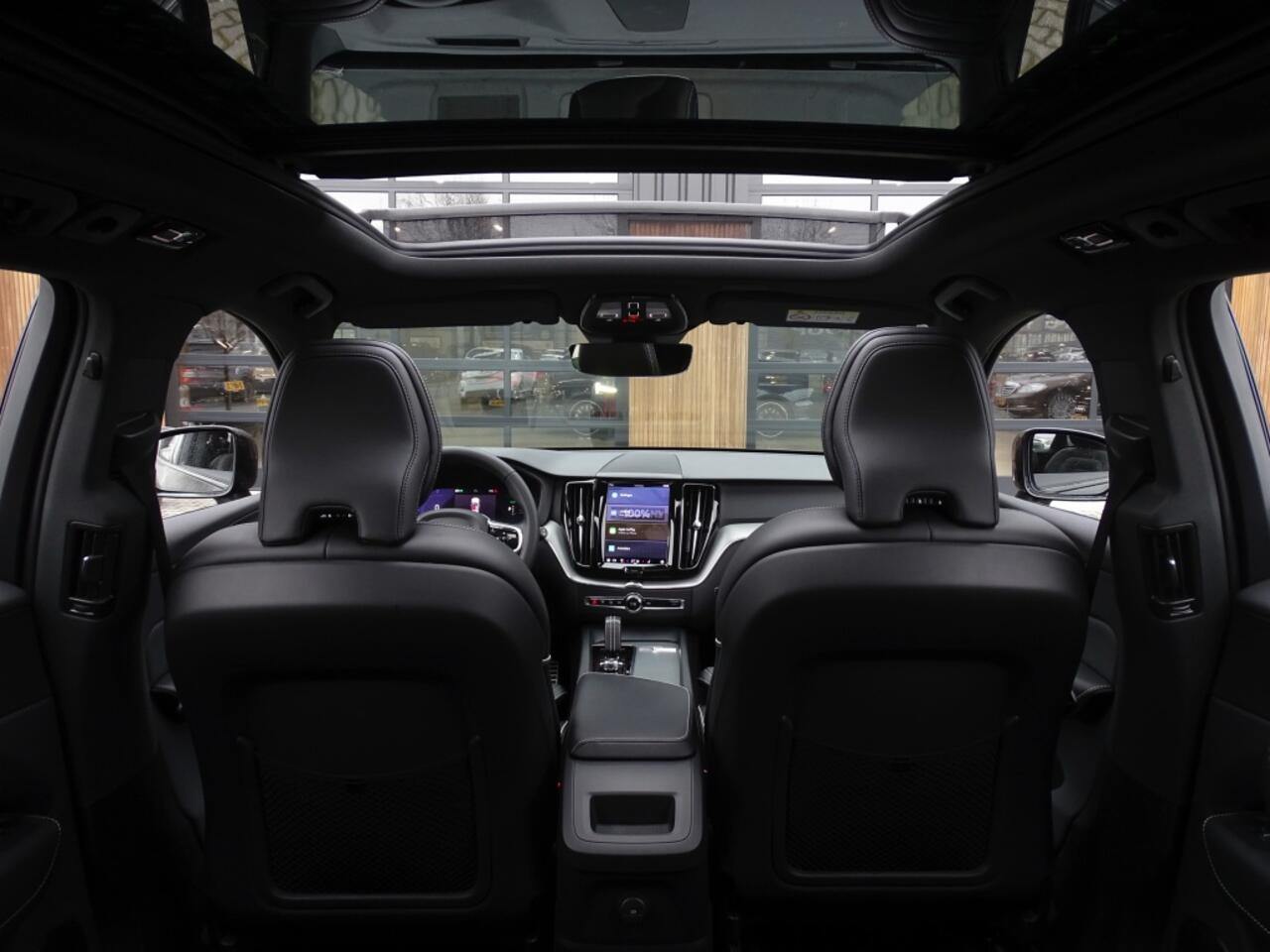 Volvo XC60 T6 341K AWD Recharge Plug-In Hybrid / R- Design / LED