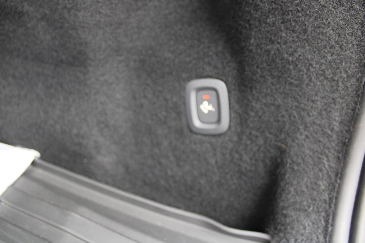 Volvo XC60 T8 455 pk Plug-in hybrid AWD Plus Bright | Trekhaak | Harman Kardon | Verw. voorruit