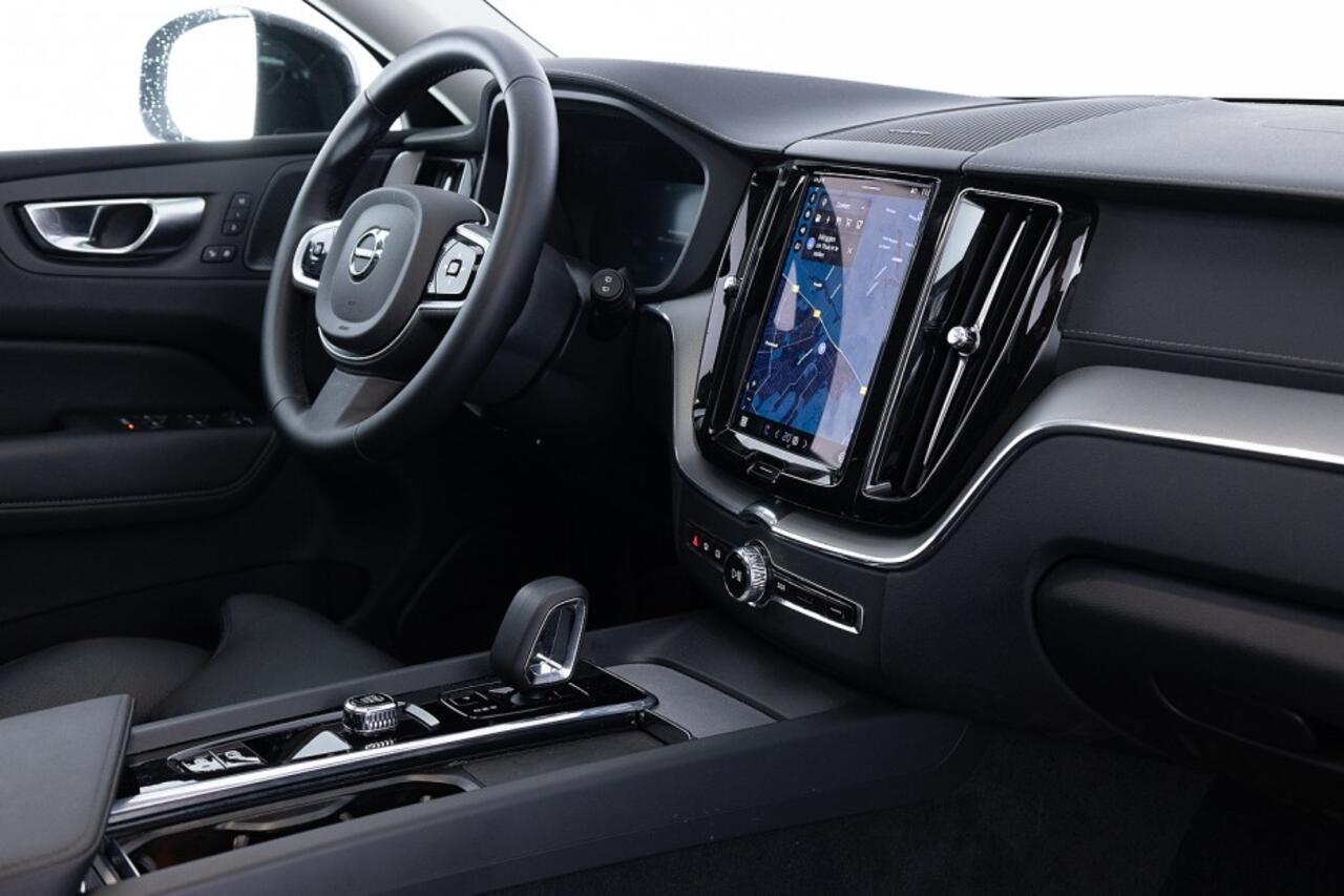 Volvo XC60 2.0 T8 Plug-in hybrid AWD Ultra Dark | LUCHTVERING | PANORAMADAK ? 1e Eigenaar