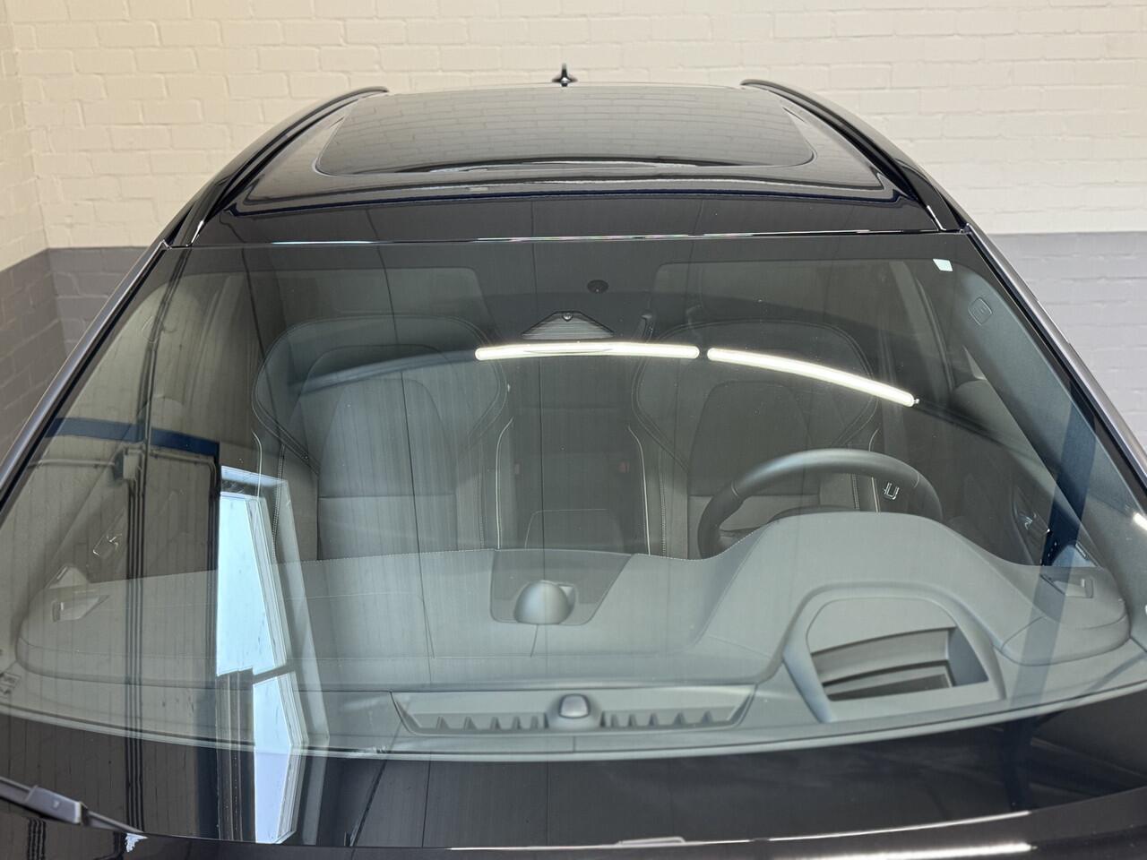 Volvo XC60 2.0 T8 Plug-in hybrid AWD Ultra Black Edition | Luchtvering | Bowers & Wilkins | Head Up | Trekhaak