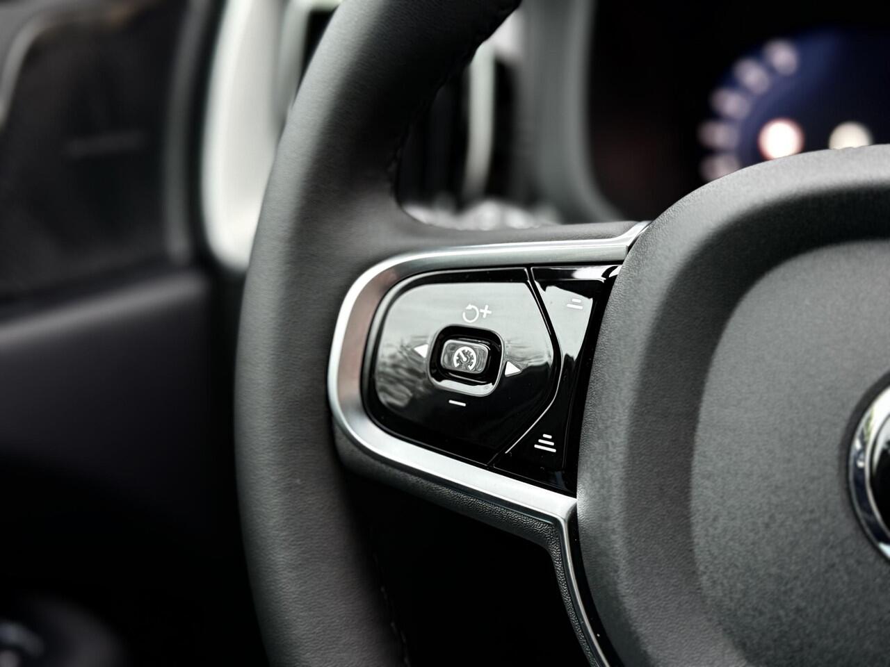 Volvo XC60 2.0 T6 Ultra Black Edition Nieuw Model l Pano l Light Pakket l Stoelverwarming l Adaptieve Cruise l Harman Kardon l HUD