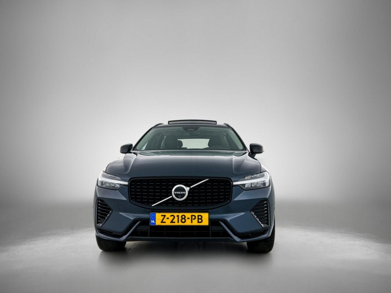 Volvo XC60 2.0 T6 Plus Dark Panorama Dak | All season | Trekhaak |