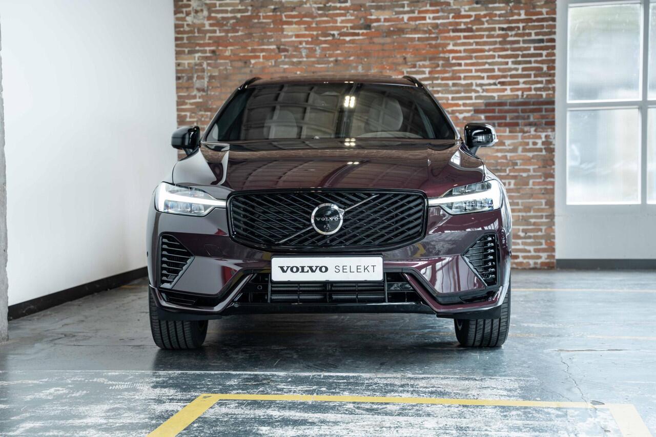Volvo XC60 T6 Plug-in hybrid AWD Plus Dark | Panoramadak | Head-up display | Long range | Premium audio by Harman Kardon | 360° parkeercamera | Verwarmbare voorstoelen, achterbank en stuurwiel | Parkeersensoren voor + achter | Google infotainment | Parkeerverwarmin