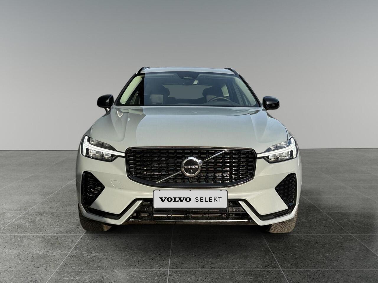 Volvo XC60 2.0 T6 Plug-in hybrid AWD Plus Dark | Trekhaak | 360 graden camera | Panormadak | Lederen bekleding |