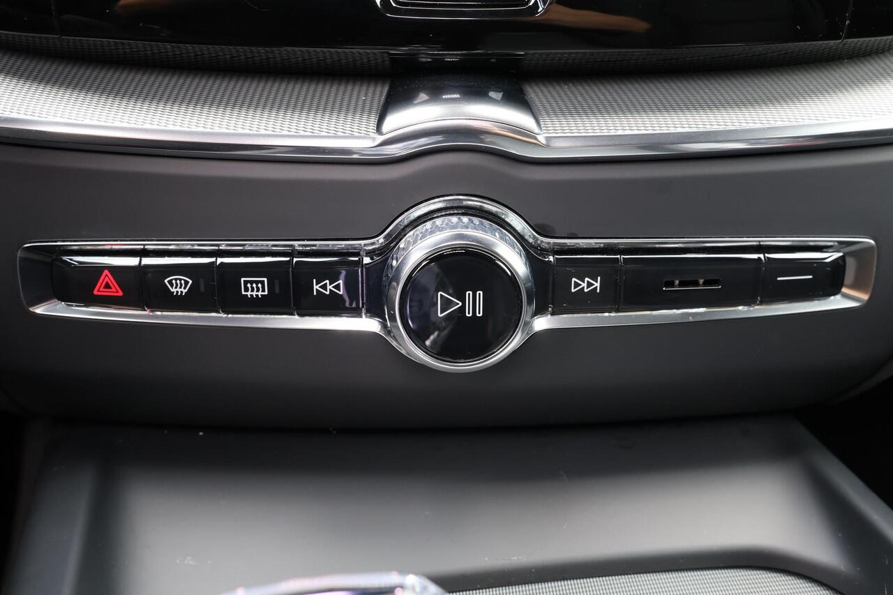 Volvo XC60 T8 Recharge AWD Ultra Black Edition - Luchtvering - Panorama/schuifdak - Massage&Ventilatie stoelen - IntelliSafe Assist & Surround - 360º Camera - Bowers & Wilkins audio - Nappa leder - Adaptieve LED koplampen - Verwarmde voorstoelen & stuur - Parkeersen