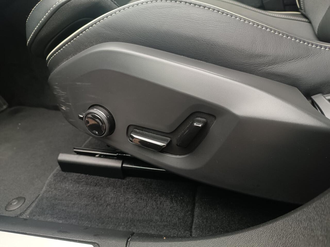 Volvo XC60 2.0 T6 Plug-in hybrid Dark, trekhaak, schuifdak