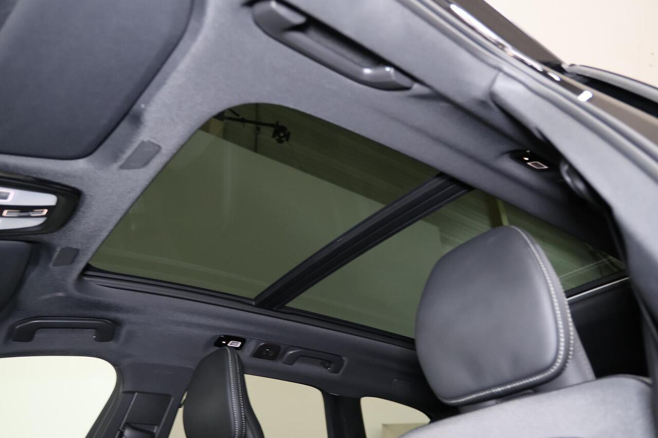 Volvo XC60 T8 Recharge AWD Ultra Black Edition - Luchtvering - Panorama/schuifdak - IntelliSafe Assist & Surround - 360º Camera - Harman/Kardon audio - Adaptieve LED koplampen - Verwarmde voorstoelen, stuur & achterbank - Parkeersensoren voor & achter - Elektr. bedi