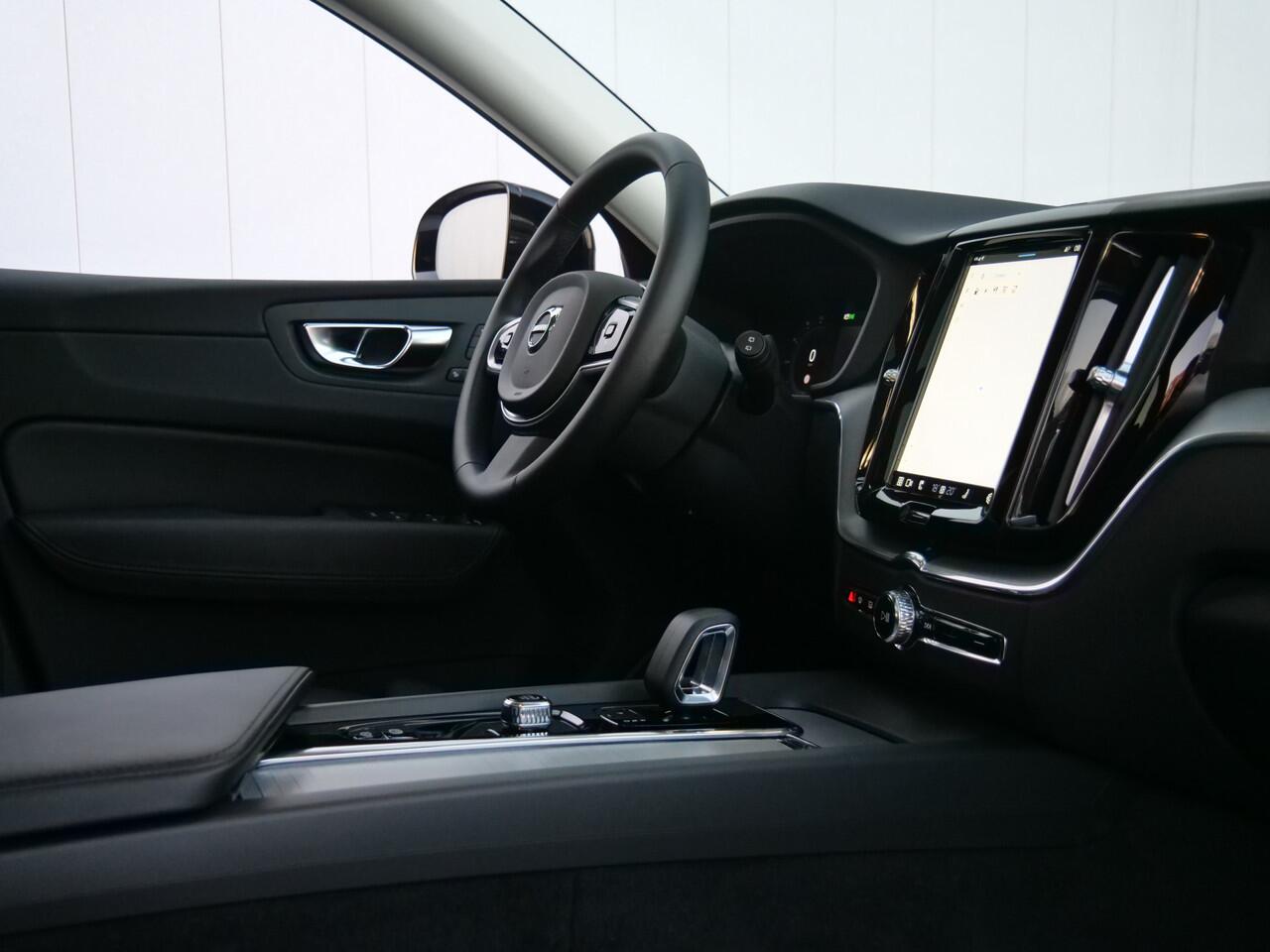 Volvo XC60 2.0 T6 350pk PHEV AWD Plus Dark Automaat Harman Kardon / Panoramadak / Leder / Camera