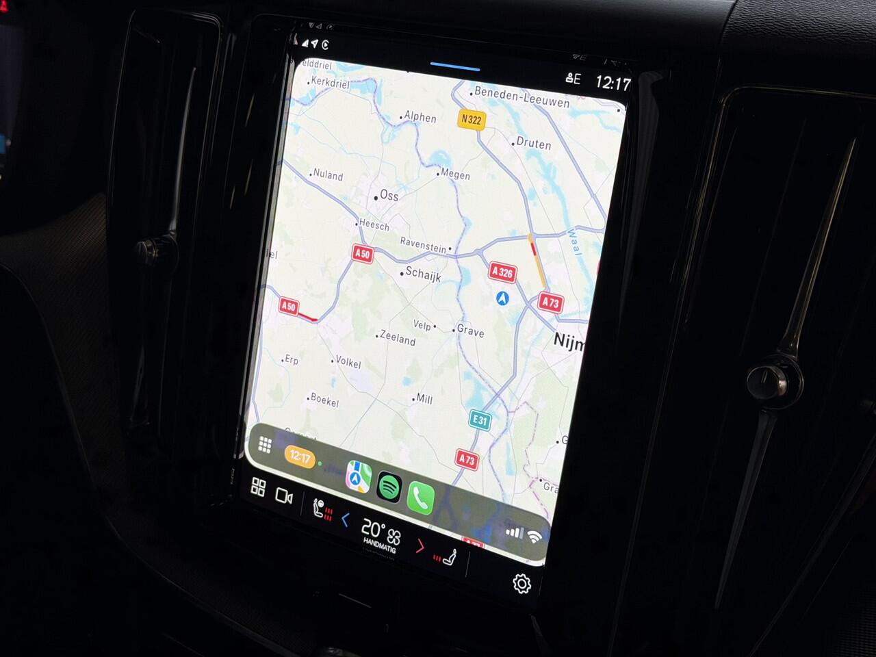 Volvo XC60 2.0 T6 350 PK PHEV AWD PLUS DARK + LONG RANGE PANO HARMAN-KARDON 360CAM ELEK.KLEP STUUR/STOEL VERW. Plug in Hybrid ? Top Auto's Wijchen , Altijd een Ruim aanbod van Volvo's i BUSINESS / CORE / BRIGHT / DARK / ULTRA DARK / PLUS DARK / BLACK EDITION / ES