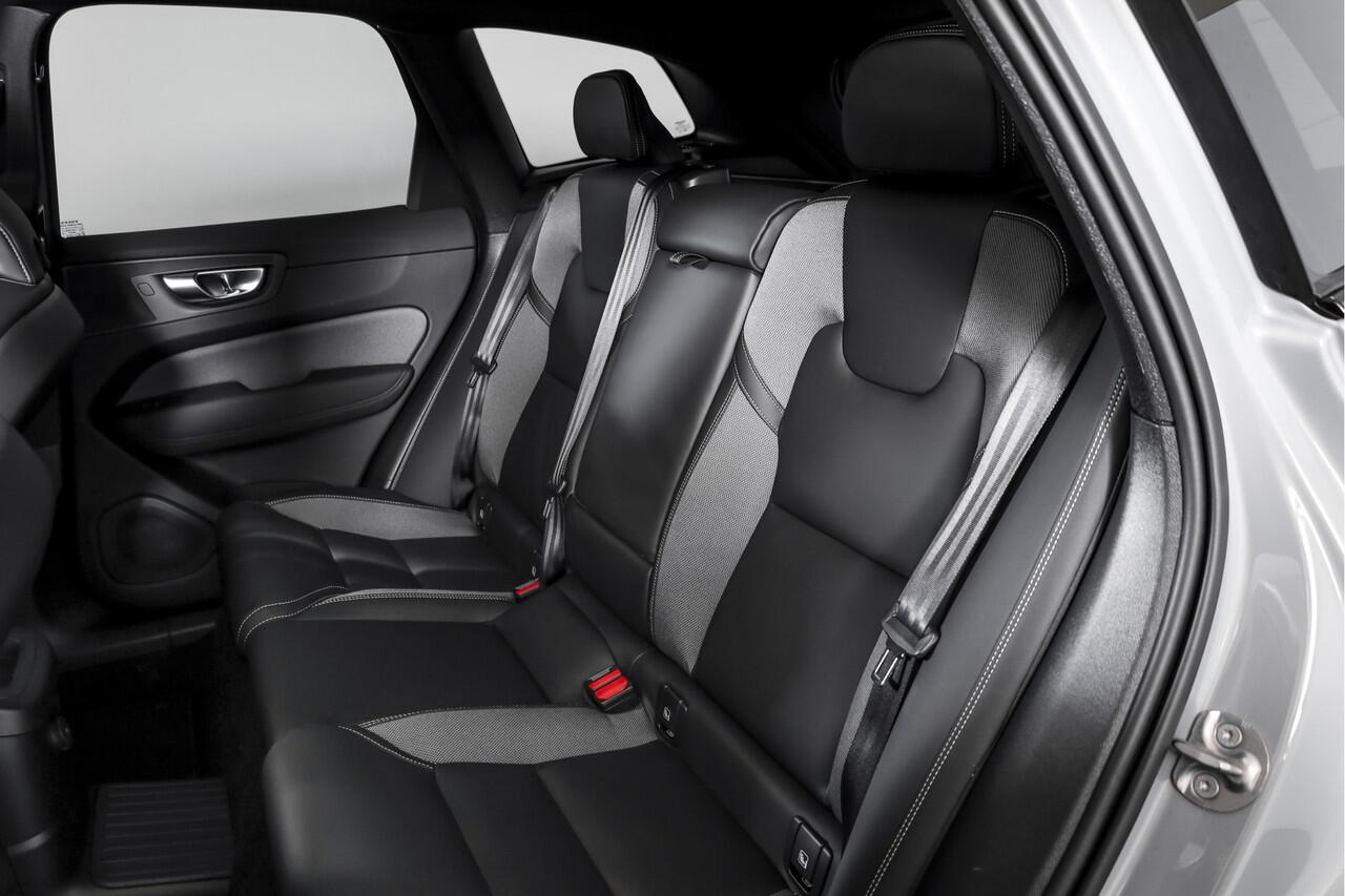 Volvo XC60 2.0 T8 Plug-in hybrid AWD Plus Black Edition - Facelift | S/K Panodak | Dig.Cockpit | Adapt.Cruise | Stoel-+Stuurverw. | 360 Camera | NAV+App.Connect | Auto.Airco | Harmon Kardon | LM 21" | 2481